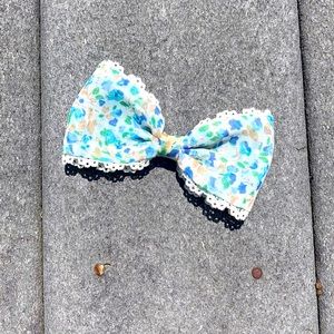 🌼 Women’s Floral Hairbow 🌼